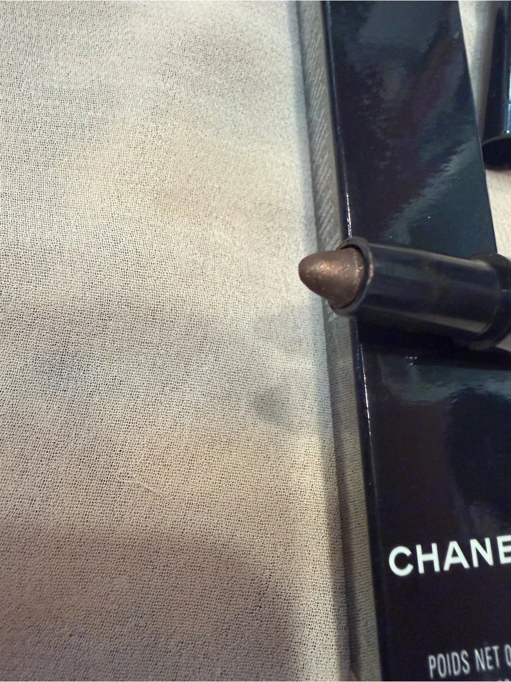 Chanel Stylo Ombre et Contour Eyeshadow Pencil - Electric Brown (04)
